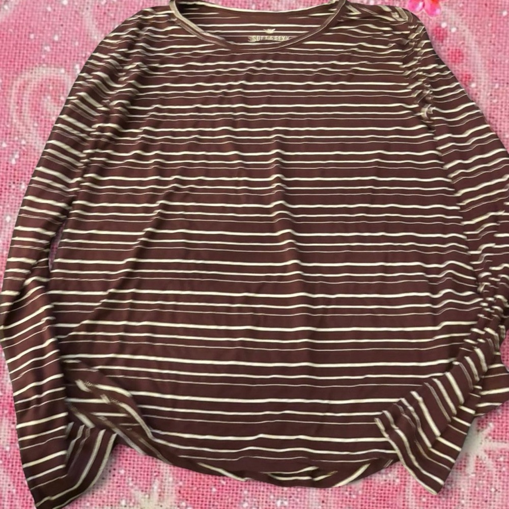 Burgundy and white long sleeve top